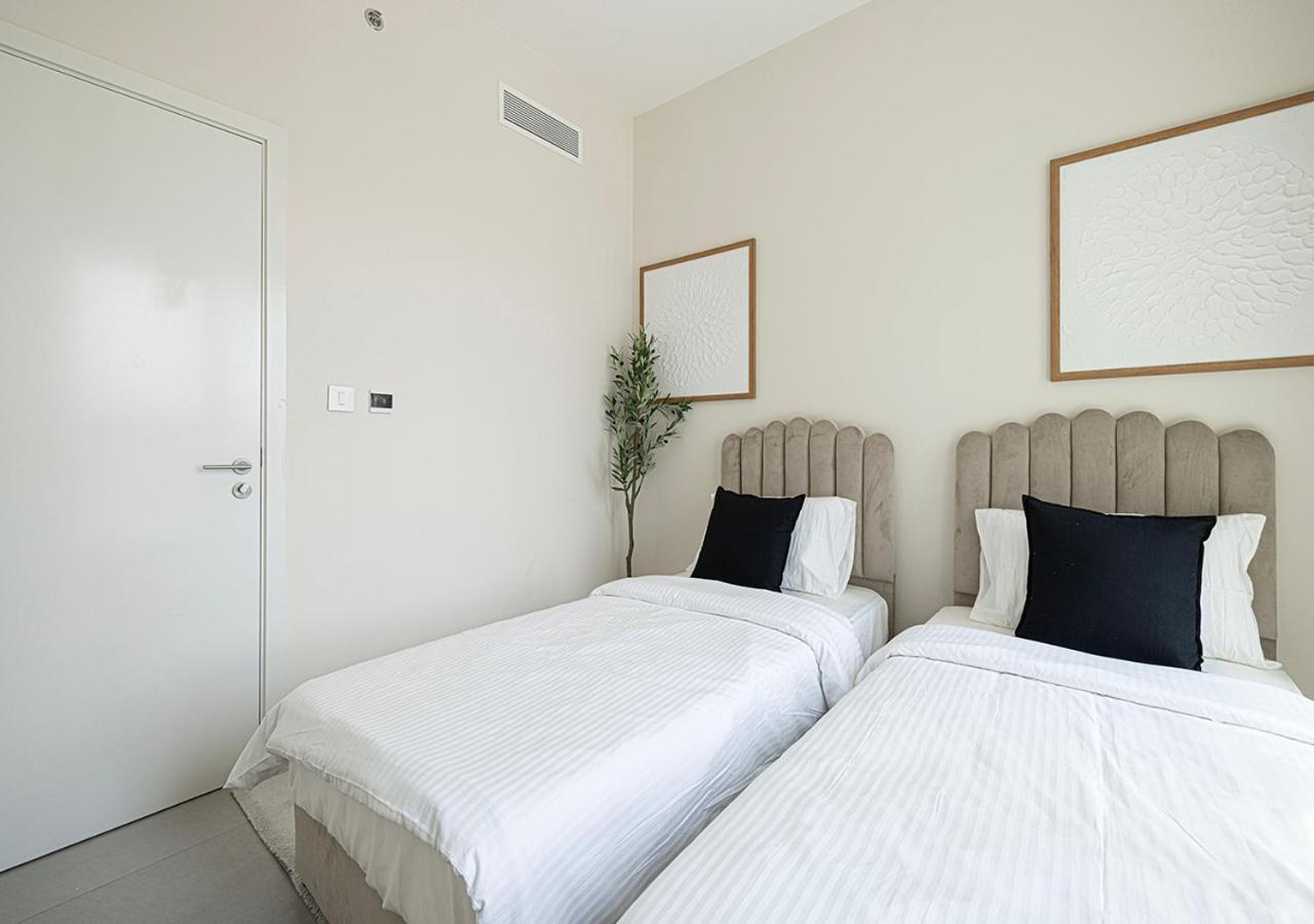 Full Burj Khalifa View - Opposite Mall Access - 8 Min Walk To Mall & Fountain - Luxury 2br Apartment