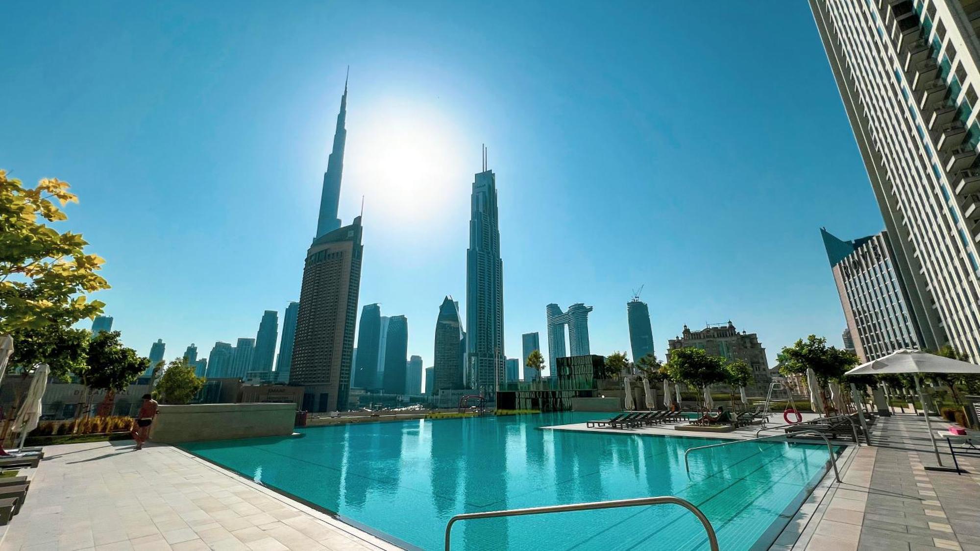 Full Burj Khalifa View - Opposite Mall Access - 8 Min Walk To Mall & Fountain - Luxury 2br Apartment *