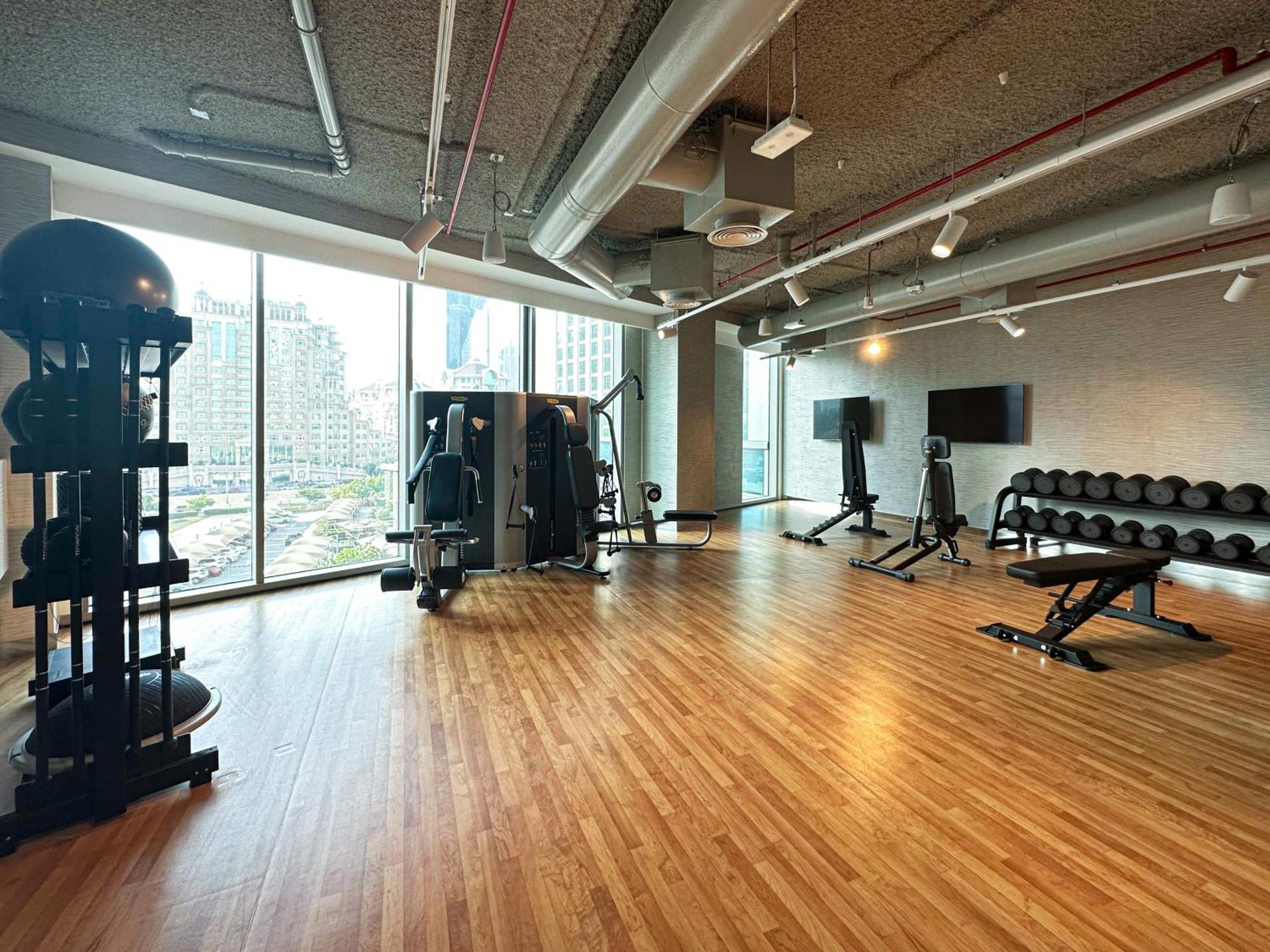 Full Burj Khalifa View - Opposite Mall Access - 8 Min Walk To Mall & Fountain - Luxury 2br *